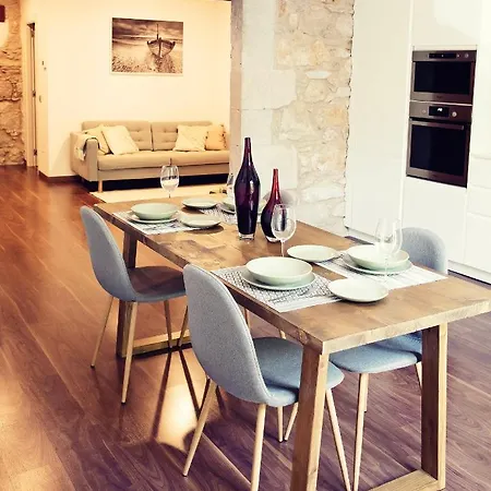 Апартаменты The Riverside Cozy And Spacious
